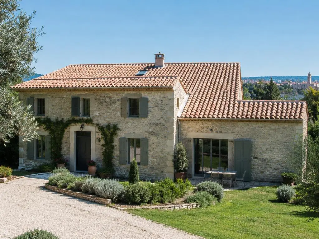 Mas en pierre rénové – Uzès – travaux réalisés par Mathurin Dylan Couvreur